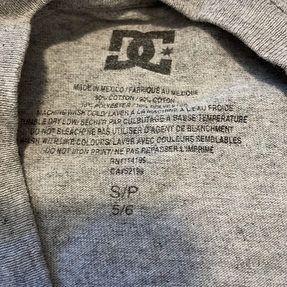 DC Graphic Gray T-shirt - Picture 2 of 3